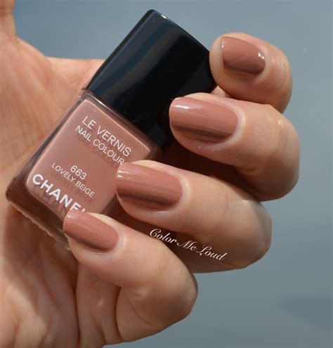 chanel le vernis lovely beige|Chanel le vernis nails.